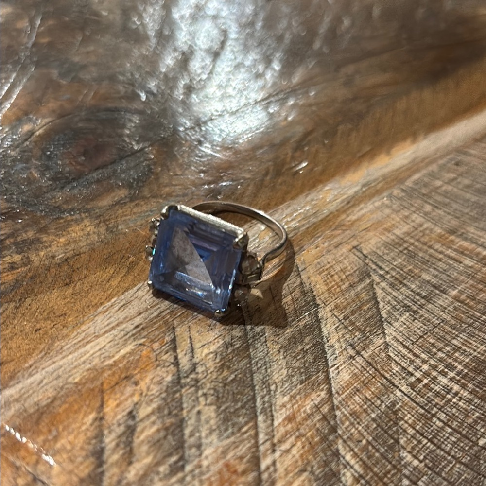 Elegant Silver Ring with Blue Gemstone